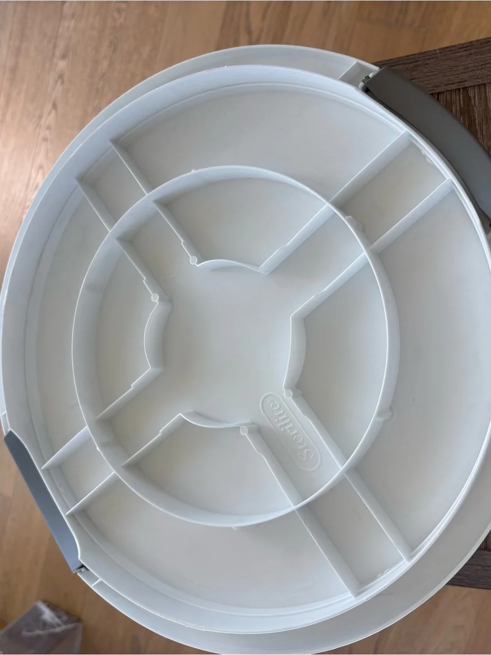 Sterilite Semi Transparent Cake Carrier with Gray Handle